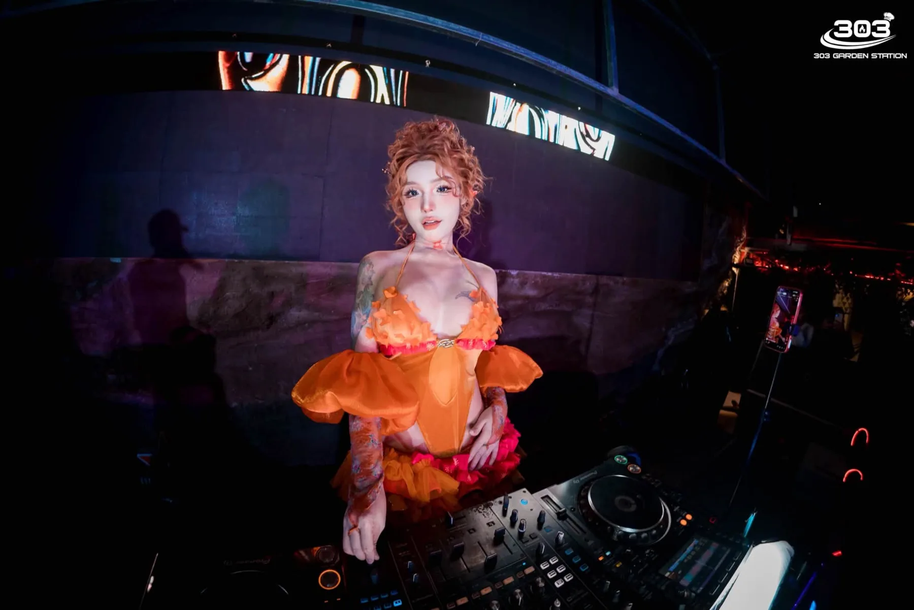 DJ biểu diễn tại 303 Garden Station